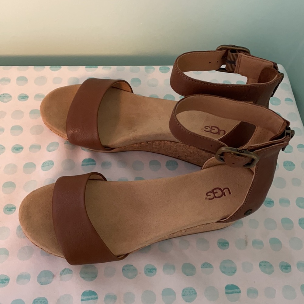 SOLD Ugg leather wedge sandals size 9 - Picture 3 of 9